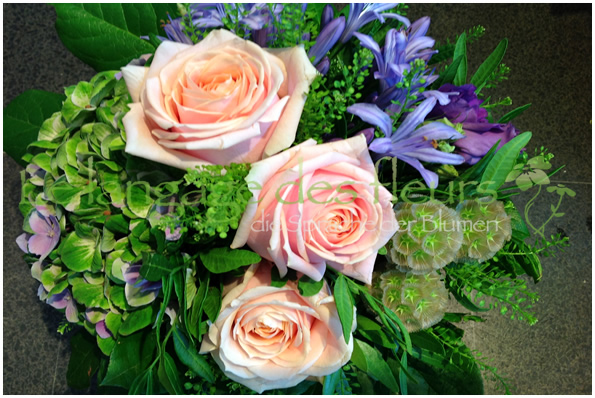 Livraison Fleurs, Roses abricot Hortensias verts